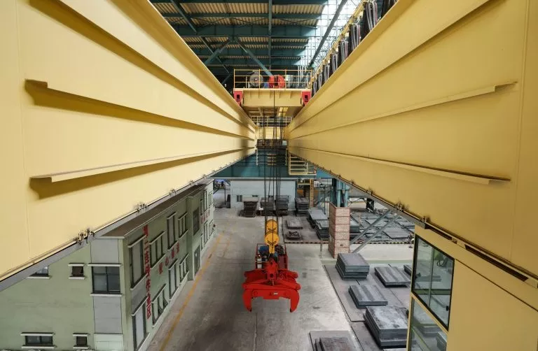 Мостовой металлургический кран для перемещения слябов (пратцен-кран) Henan Mine (Китай)