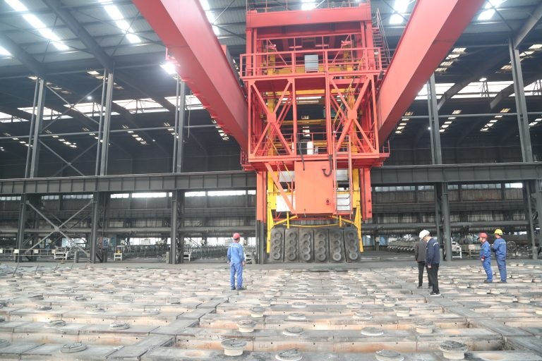 Мостовой кран для штабелирования анодных угольных блоков Henan Mine (Китай)