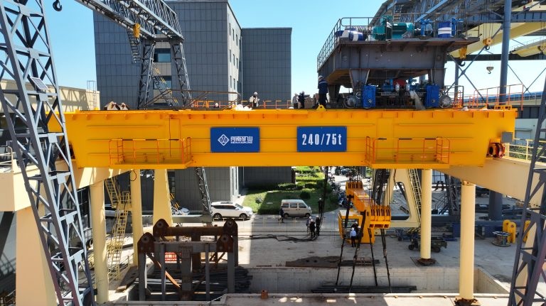 Мостовой литейный четырехбалочный кран г/п 240/75 тонн