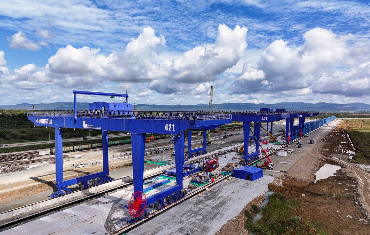 Козловой контейнерный кран RMG на рельсовом ходу Henan Mine (Китай) 