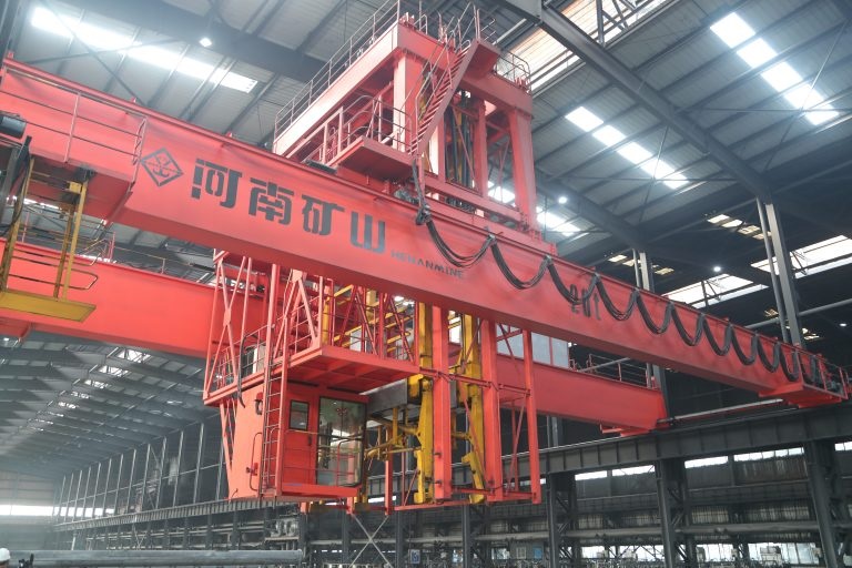 Мостовой кран для штабелирования анодных угольных блоков Henan Mine (Китай)