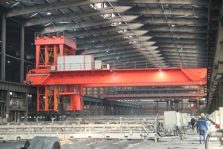 Мостовой кран для штабелирования анодных угольных блоков Henan Mine (Китай)
