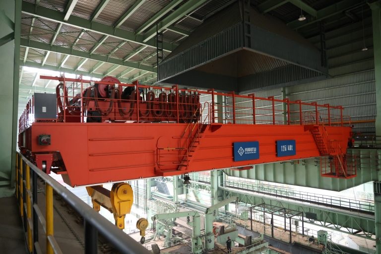 Мостовой литейный двухбалочный кран г/п 125/40 тонн